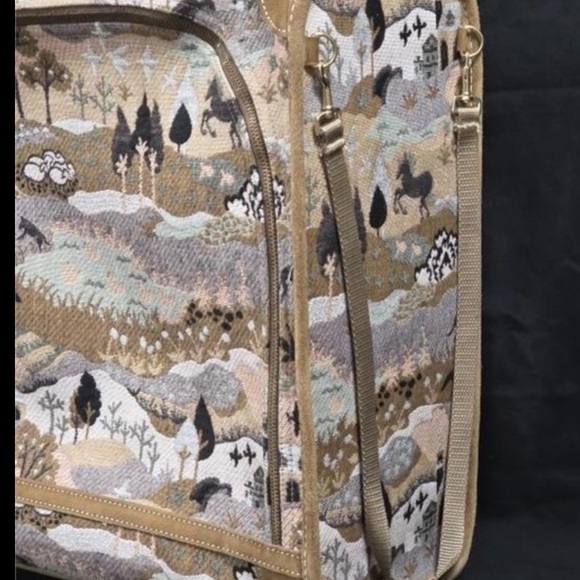 Vintage French Luggage Countryside with Unicorns Tapestry Travel Bag with cover - Picture 7 of 15